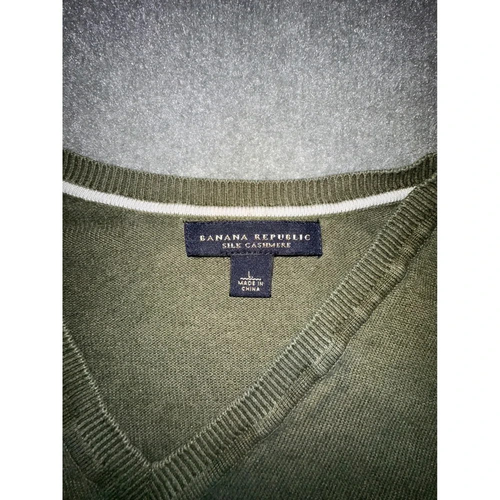 Banana Republic Silk Cashmere VNeck Sweater Mens Large Olive Green Knit Pullover